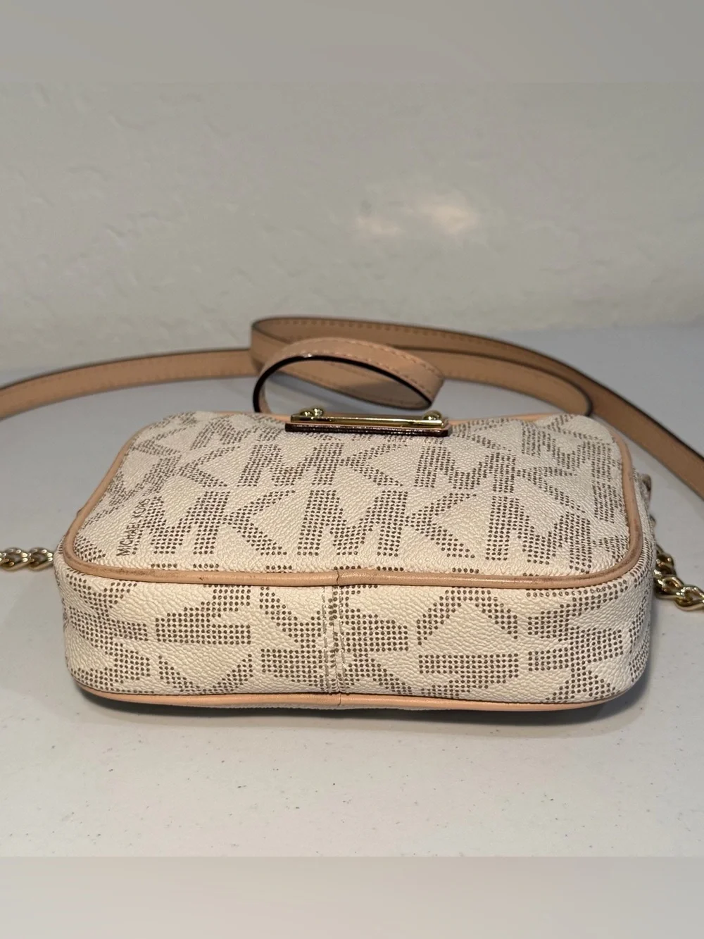 MK Jet Set Signature Chain Crossbody Camera Bag